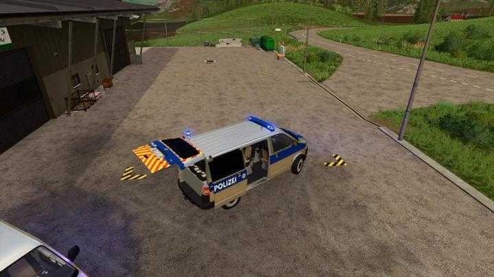 FS19 – Volkswagen T5 Police And Customs With Universal Passenger V2