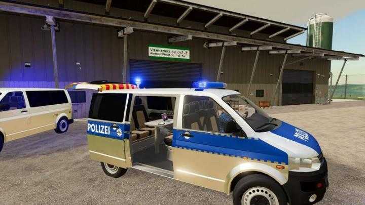 FS19 – Volkswagen T5 Police And Customs With Universal Passenger V2